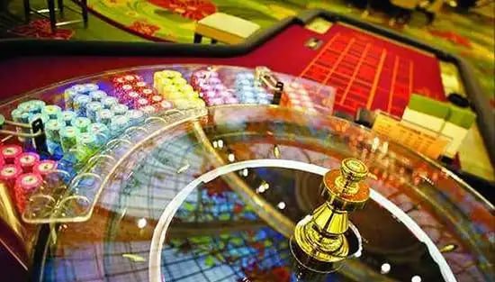 market slot support interface showing live chat, email, and in-app help options